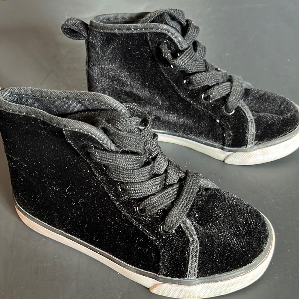 Gymboree boys size 8 boots.